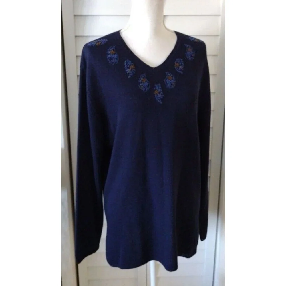 Pendleton‎ women's v-neck embroidered navy sweater L